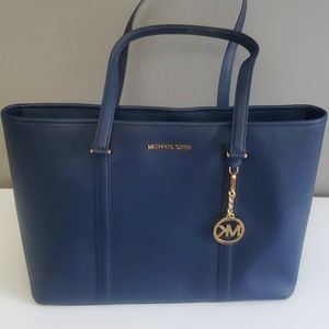 Micheal kors purse